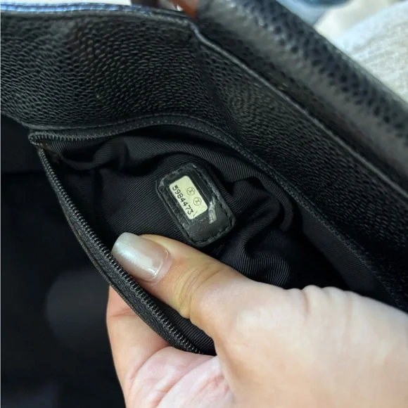 Authentic CHANEL black caviar wooden handle black caviar leather satchel - Picture 9 of 14